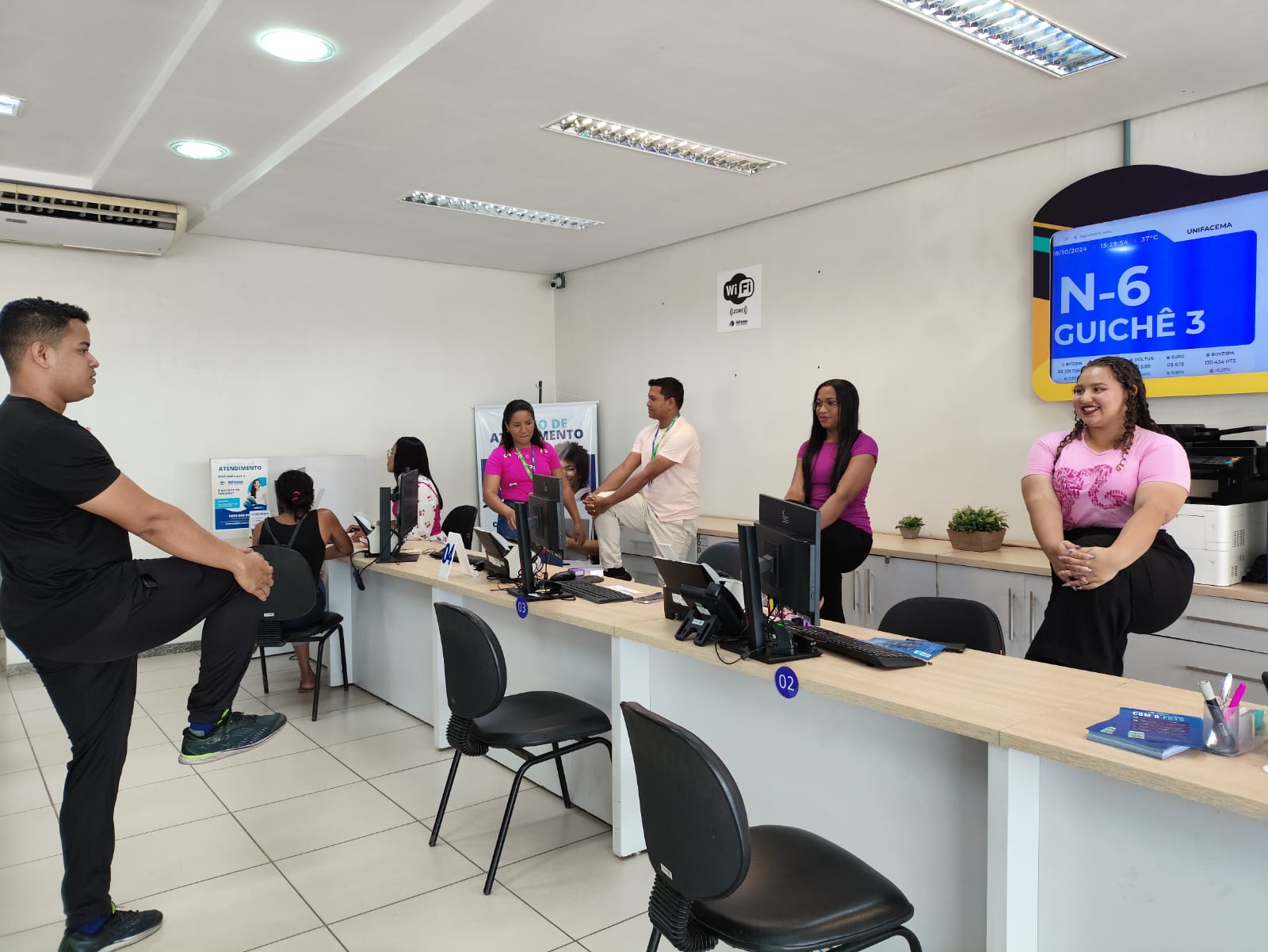 Alunos do Curso de Educação Física do UniFacema realizam atividade em alusão ao Outubro Rosa