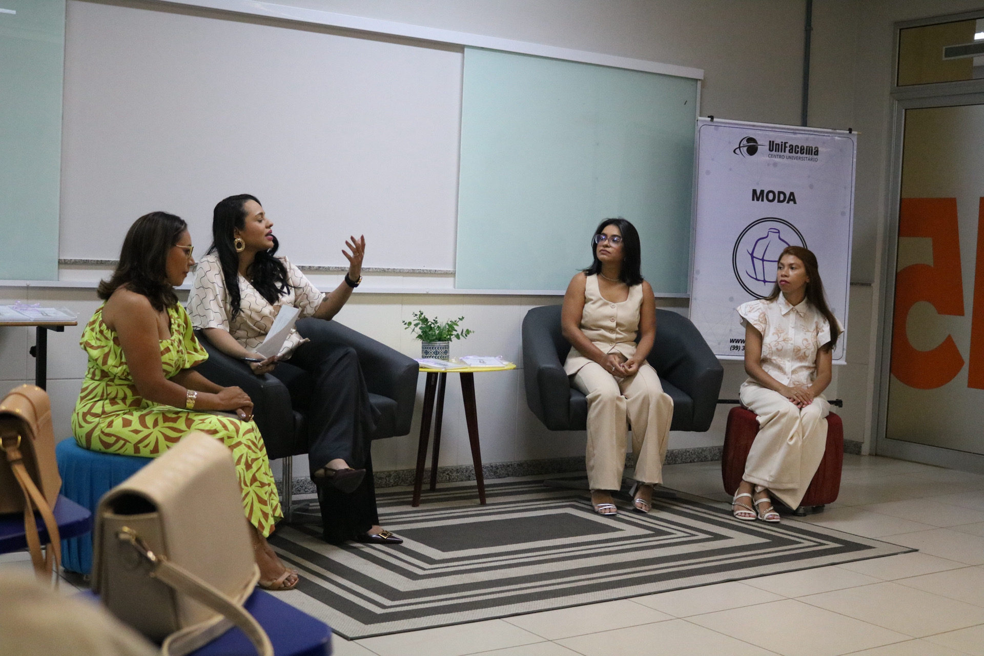“Moda em Movimento: do Acadêmico ao Profissional” celebra o Dia do Designer de Moda e fortalece o vínculo entre formação acadêmica e mercado de trabalho