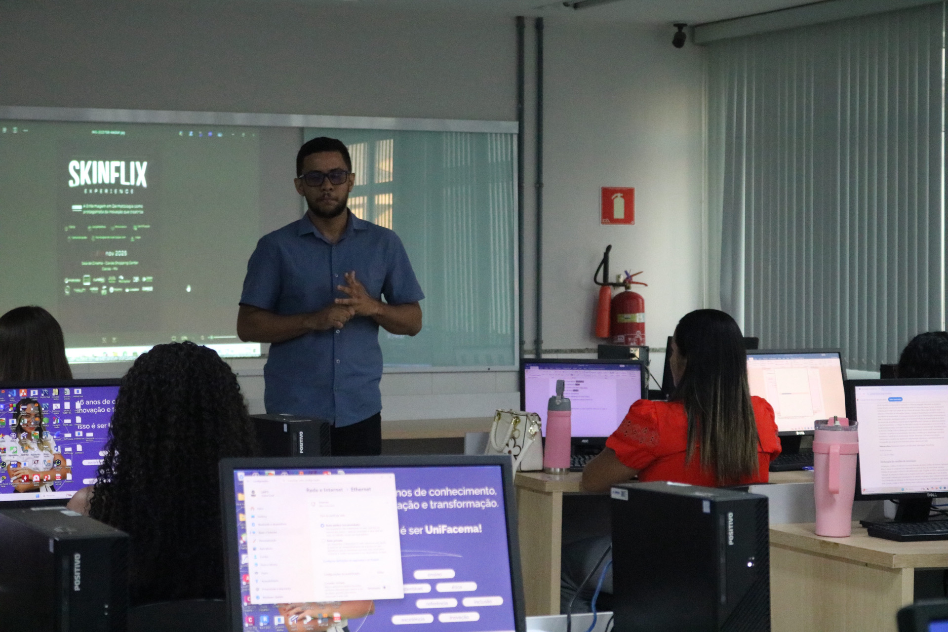 Minicurso sobre Tecnologia e Pesquisa Bibliográfica fortalece formação acadêmica no UniFacema Campus Caxias