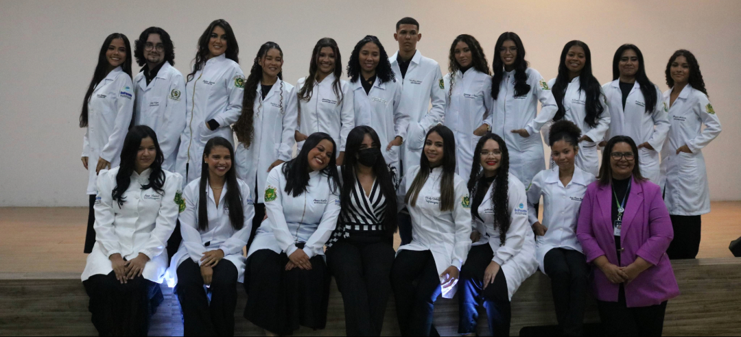 UniFacema realiza Cerimônia do Jaleco para acadêmicos de Enfermagem e marca início da trajetória profissional dos estudantes