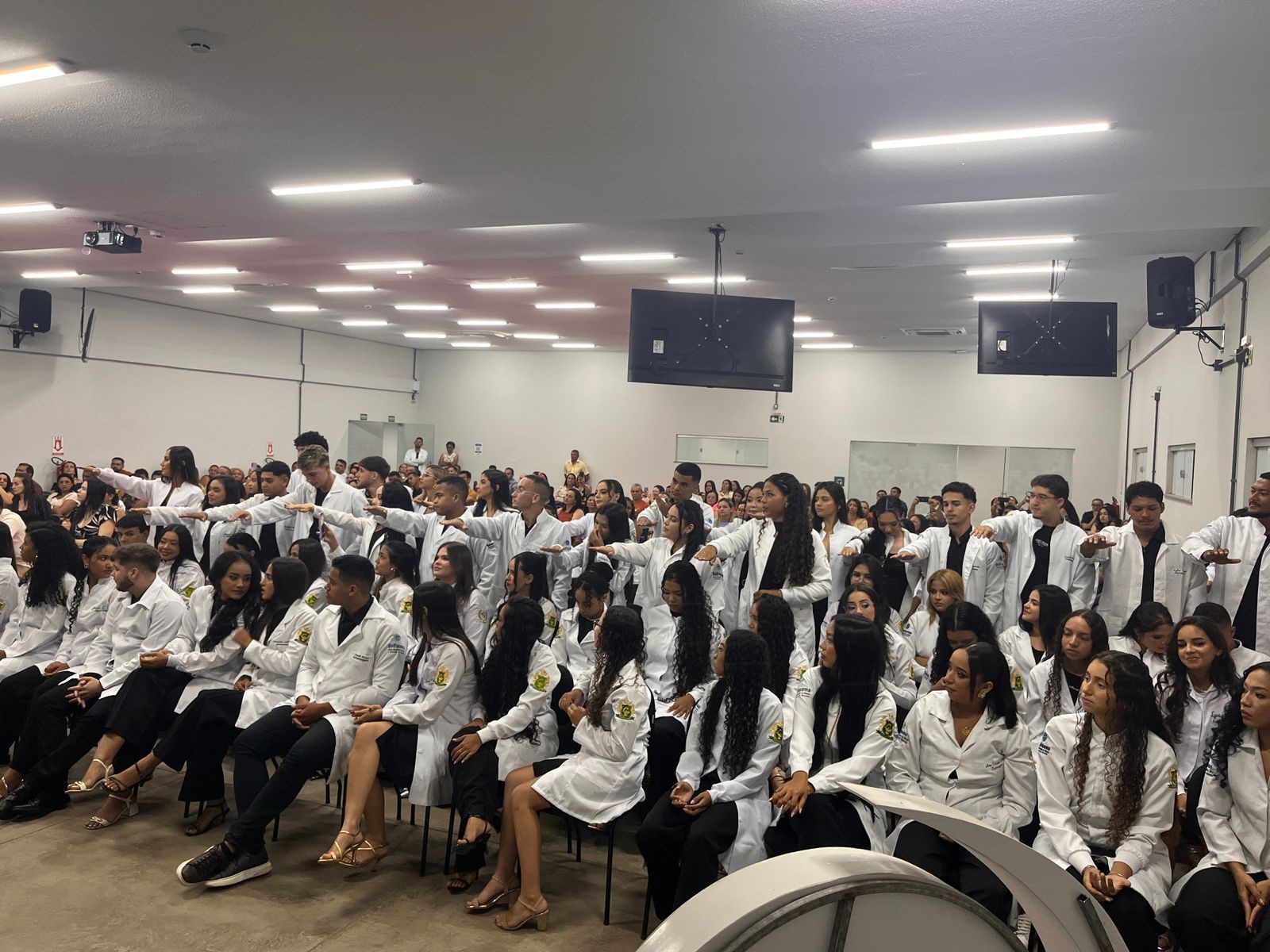 UniFacema Campus Presidente Dutra realiza Cerimônia do Jaleco para acadêmicos de Odontologia, Fisioterapia e Enfermagem