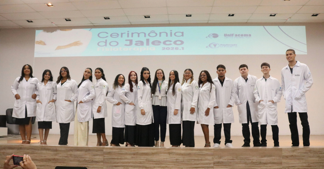 Cerimônia do Jaleco marca início da trajetória acadêmica dos estudantes de Fisioterapia no UniFacema Campus Caxias