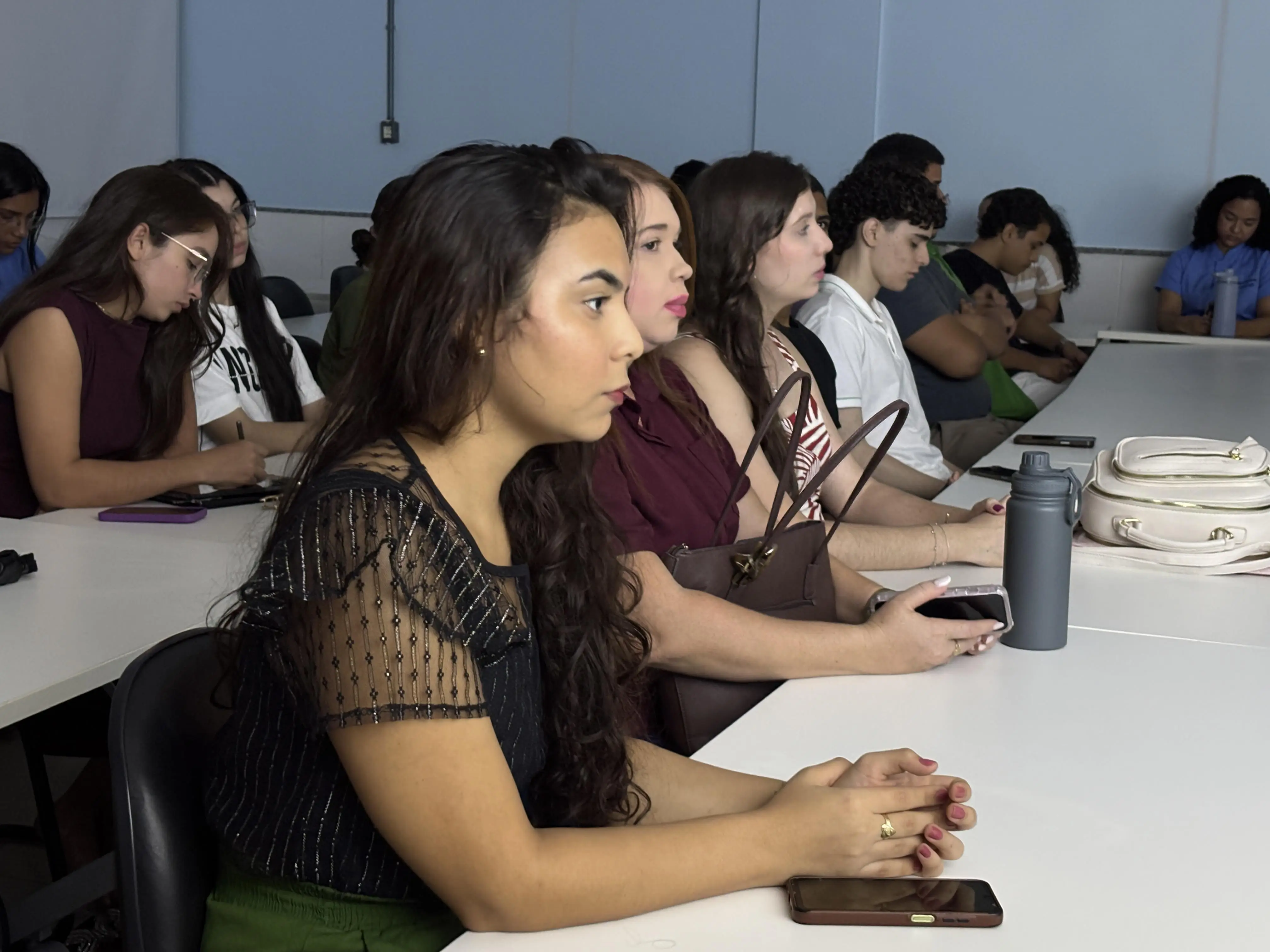 Curso livre sobre clareamento dental e manejo da hipersensibilidade dentinária fortalece formação acadêmica no UniFacema Campus Caxias