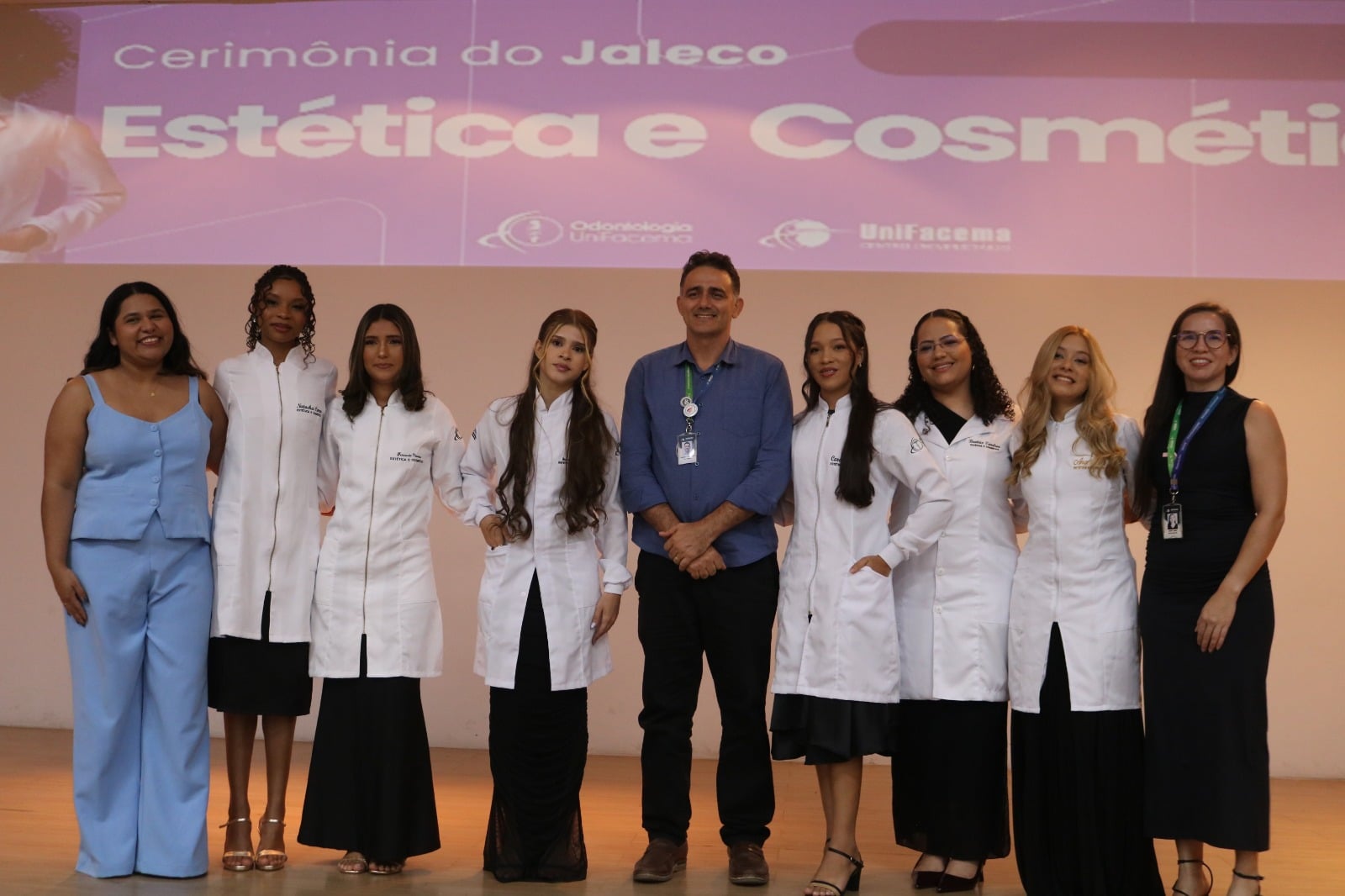 Cerimônia do Jaleco marca início da trajetória acadêmica de estudantes de Estética e Cosmética do UniFacema