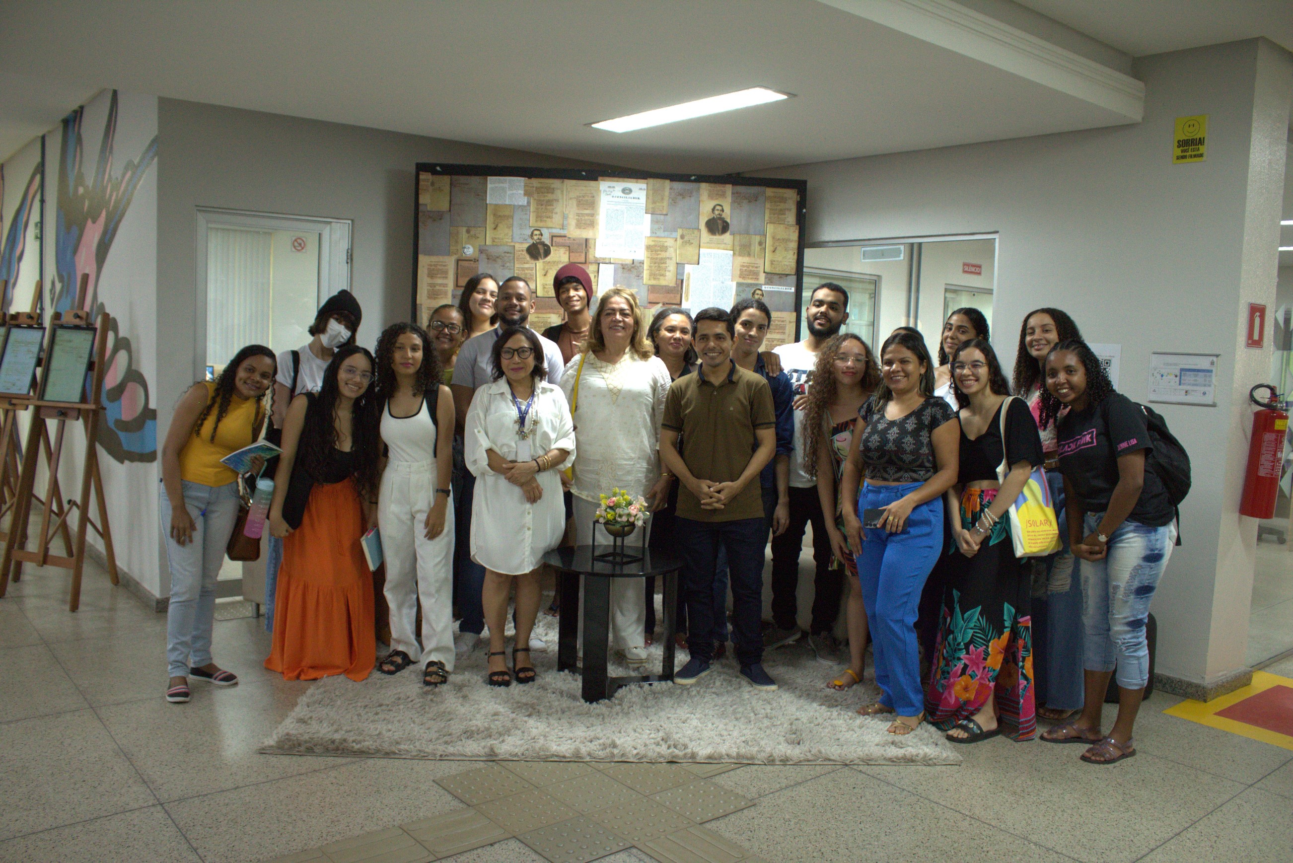 UniFacema recebe Acadêmicos do Curso de Letras da Uema em visita à exposição que homenageia Gonçalves Dias